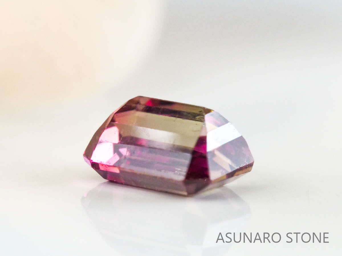 バイカラーサファイア 　エメラルドカット　 スリランカ産　0.29ct【221017-1168】