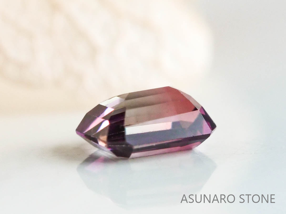 バイカラーサファイア 　エメラルドカット　 スリランカ産　0.35ct【221017-1169】