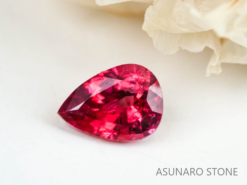 レッドスピネル 　ペアシェイプ　スリランカ産　0.13ct　【220926-1180】