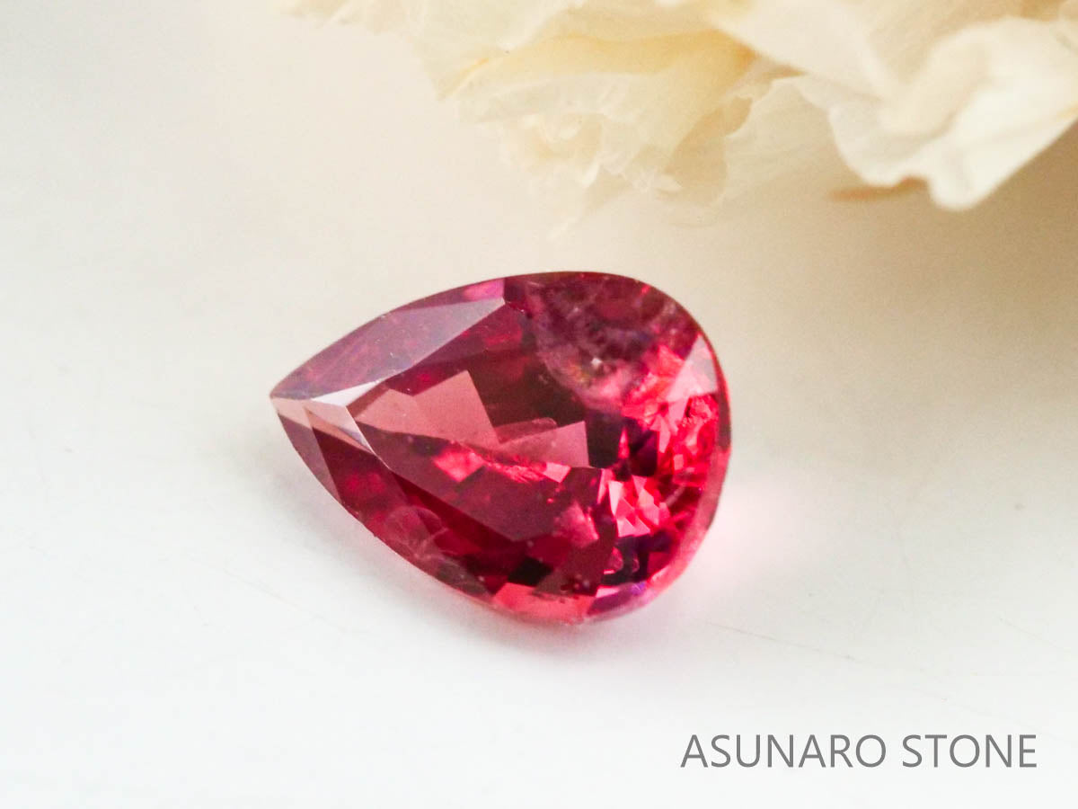 レッドスピネル 　ペアシェイプ　スリランカ産　0.13ct　【220926-1180】