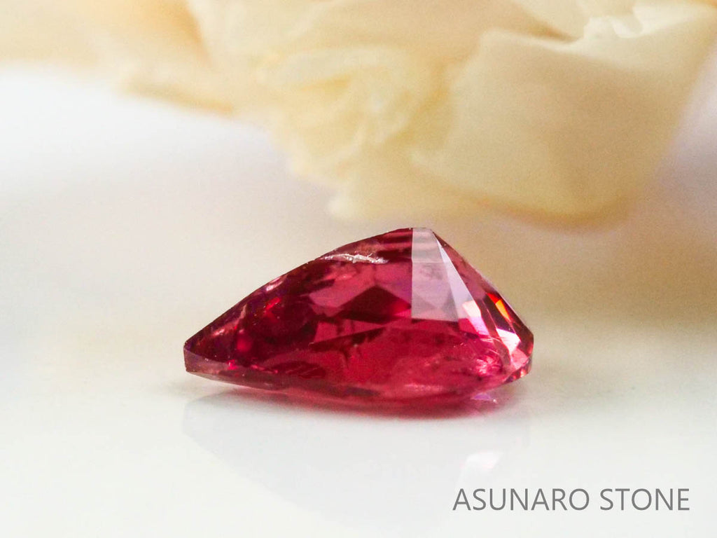 レッドスピネル 　ペアシェイプ　スリランカ産　0.13ct　【220926-1180】