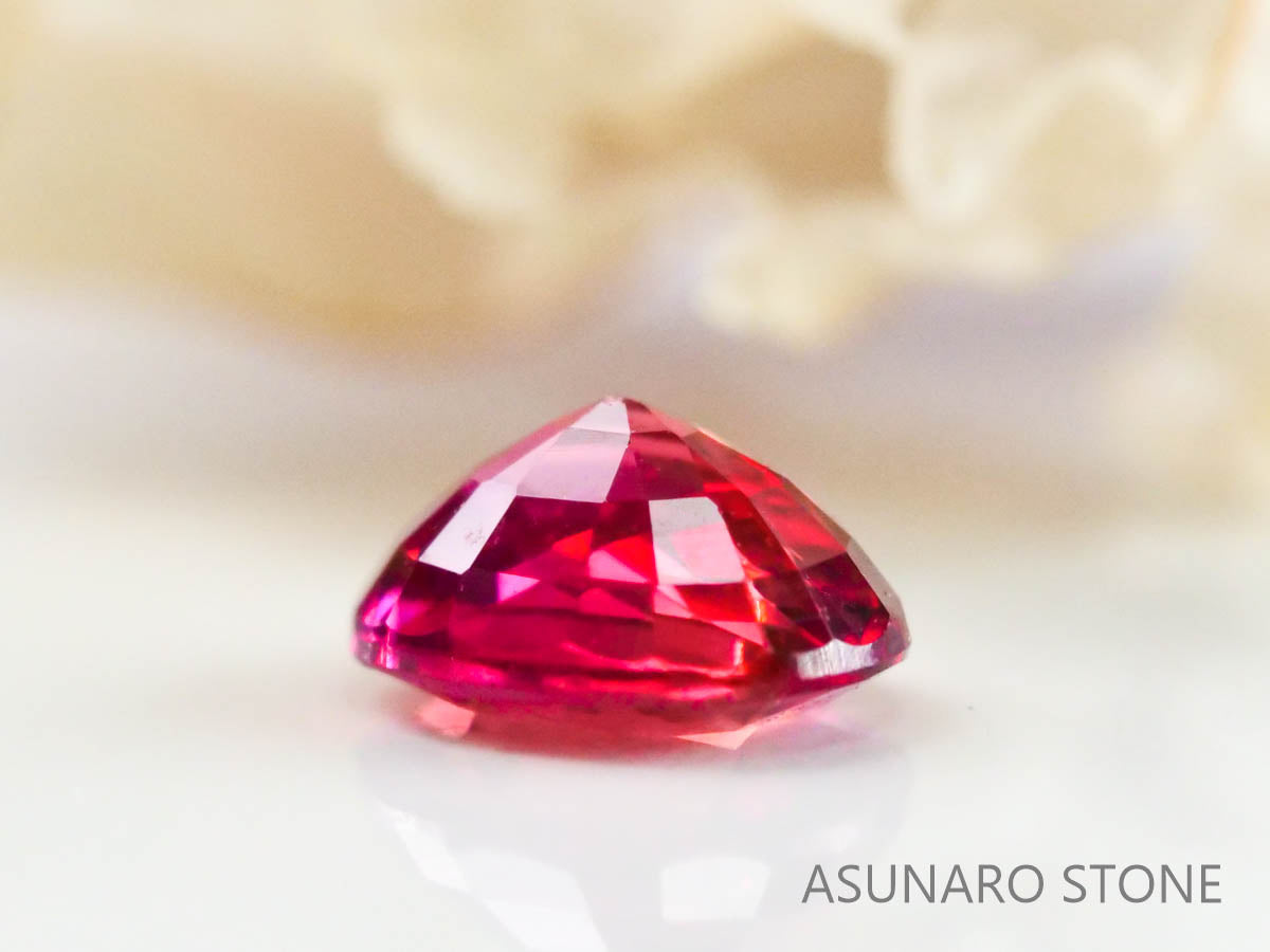 レッドスピネル 　オーバルカット　スリランカ産　0.25ct　【220926-1181】