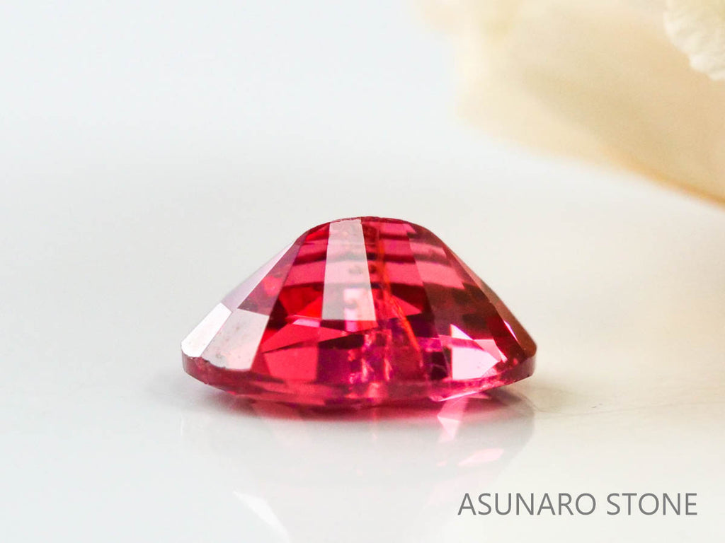 レッドスピネル 　オーバルカット　スリランカ産　0.22ct　【220926-1182】