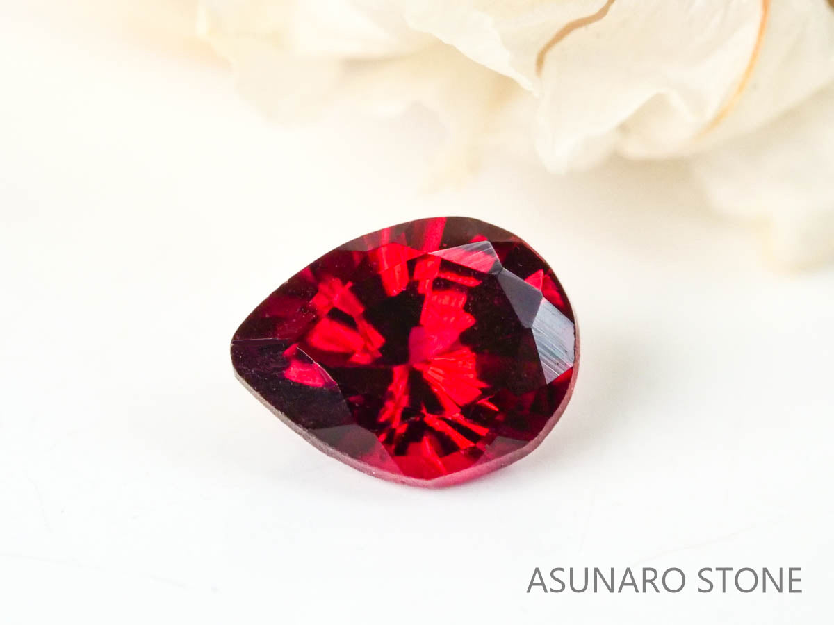 レッドスピネル 　ペアシェイプ　スリランカ産　0.21ct　【220926-1183】