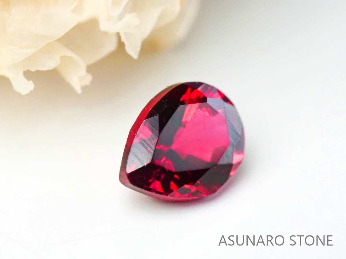 レッドスピネル 　ペアシェイプ　スリランカ産　0.21ct　【220926-1183】