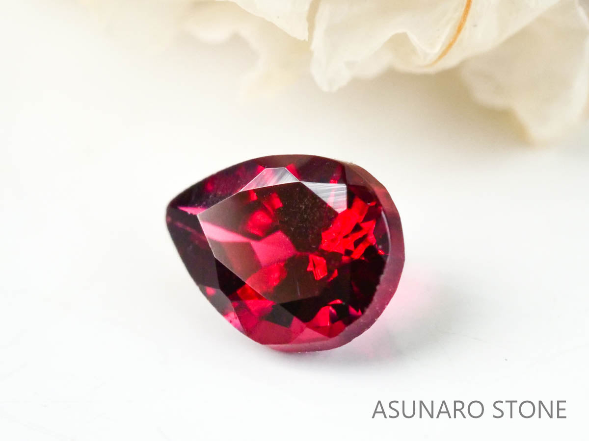 レッドスピネル 　ペアシェイプ　スリランカ産　0.21ct　【220926-1183】