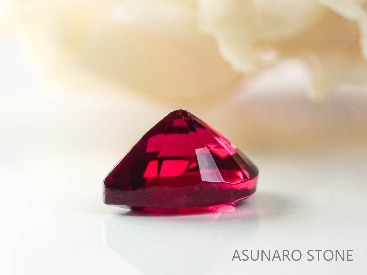 レッドスピネル 　ペアシェイプ　スリランカ産　0.21ct　【220926-1183】