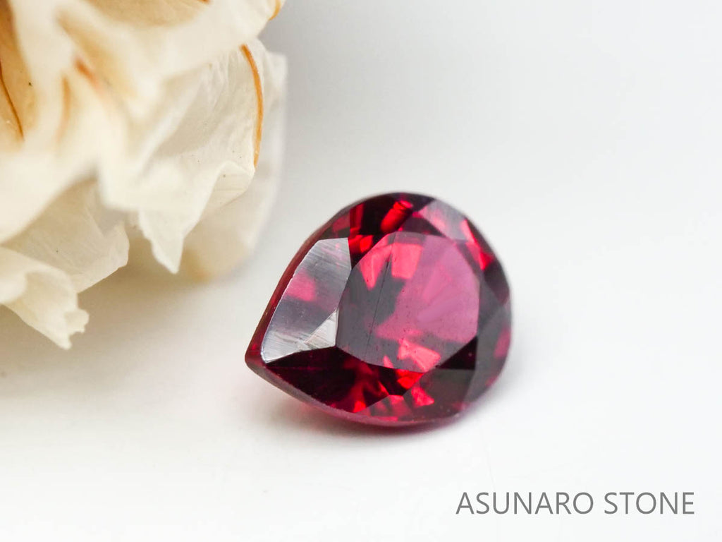 レッドスピネル 　ペアシェイプ　スリランカ産　0.19ct　【220926-1184】