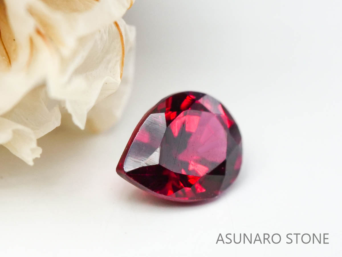 レッドスピネル 　ペアシェイプ　スリランカ産　0.19ct　【220926-1184】