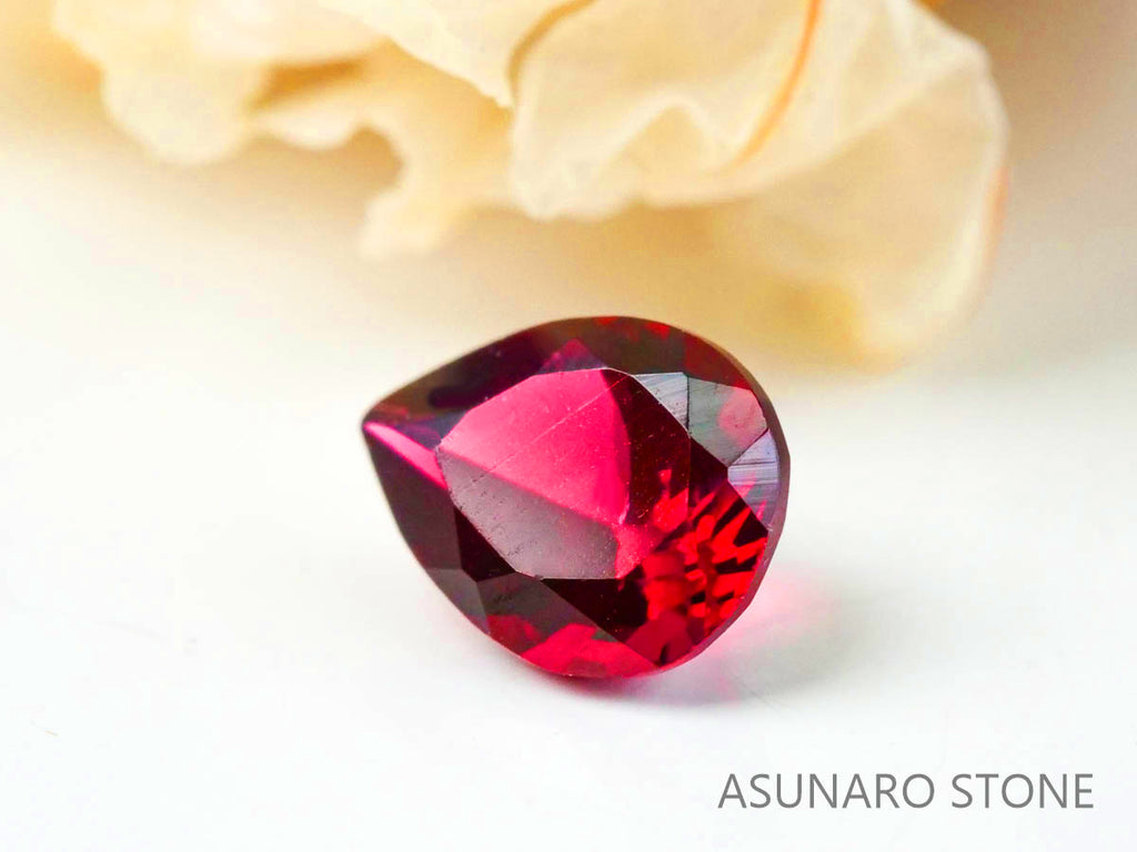 レッドスピネル 　ペアシェイプ　スリランカ産　0.19ct　【220926-1184】