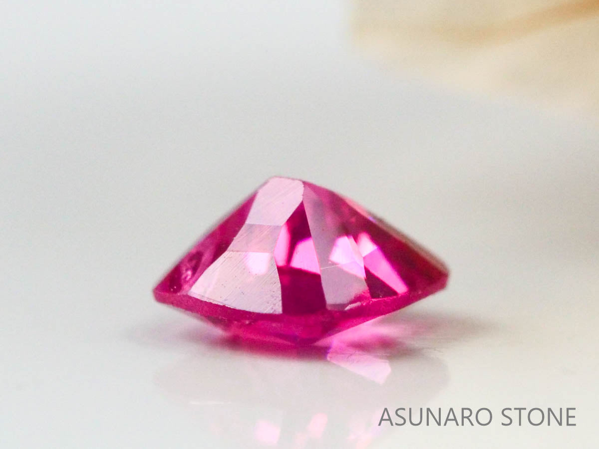 ホットピンクスピネル クッションカット スリランカ産 0.13ct 【220926