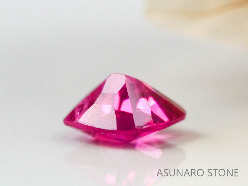 ホットピンクスピネル 　クッションカット　スリランカ産　0.13ct　【220926-1187】