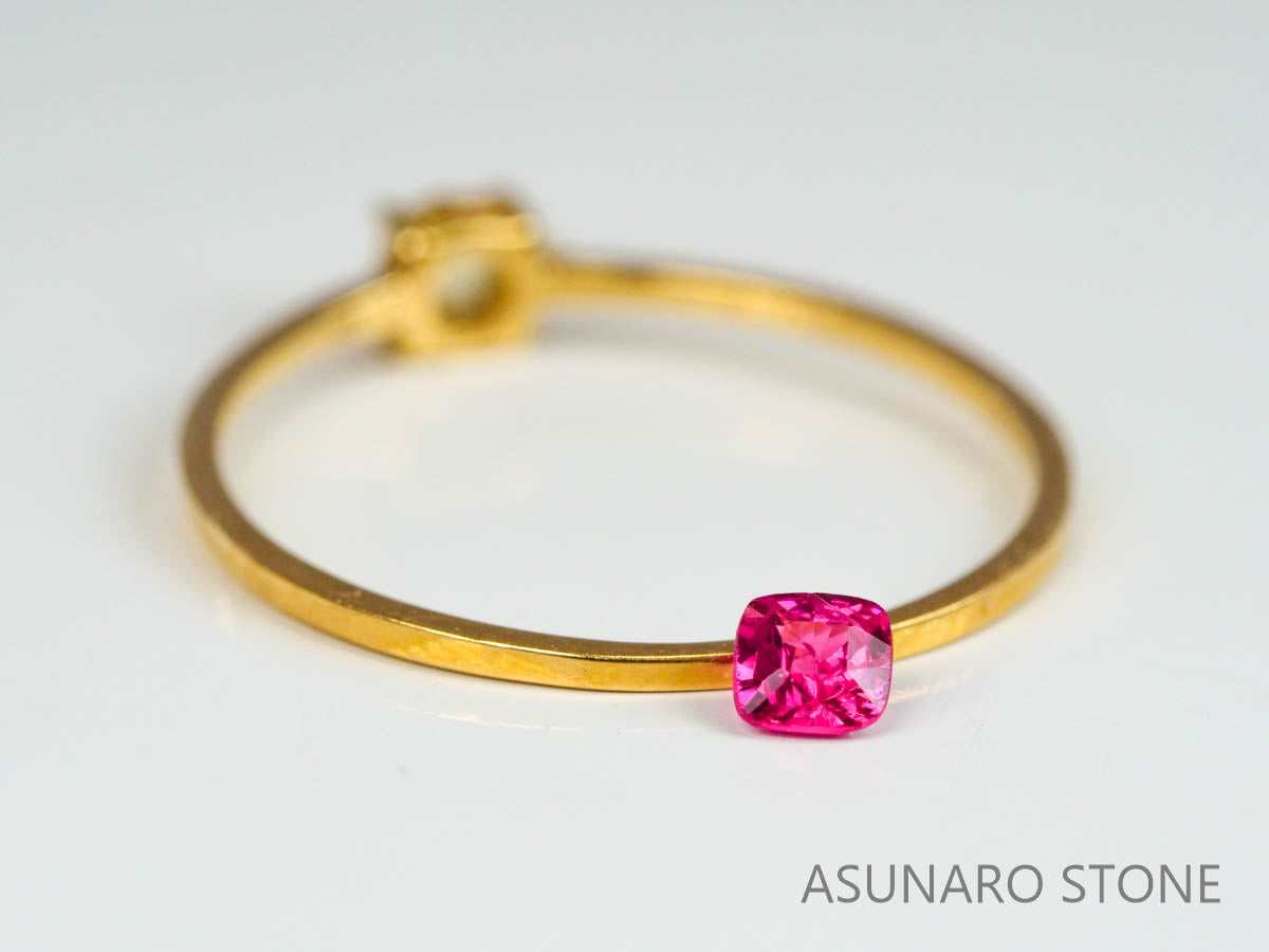 ホットピンクスピネル クッションカット スリランカ産 0.13ct 【220926