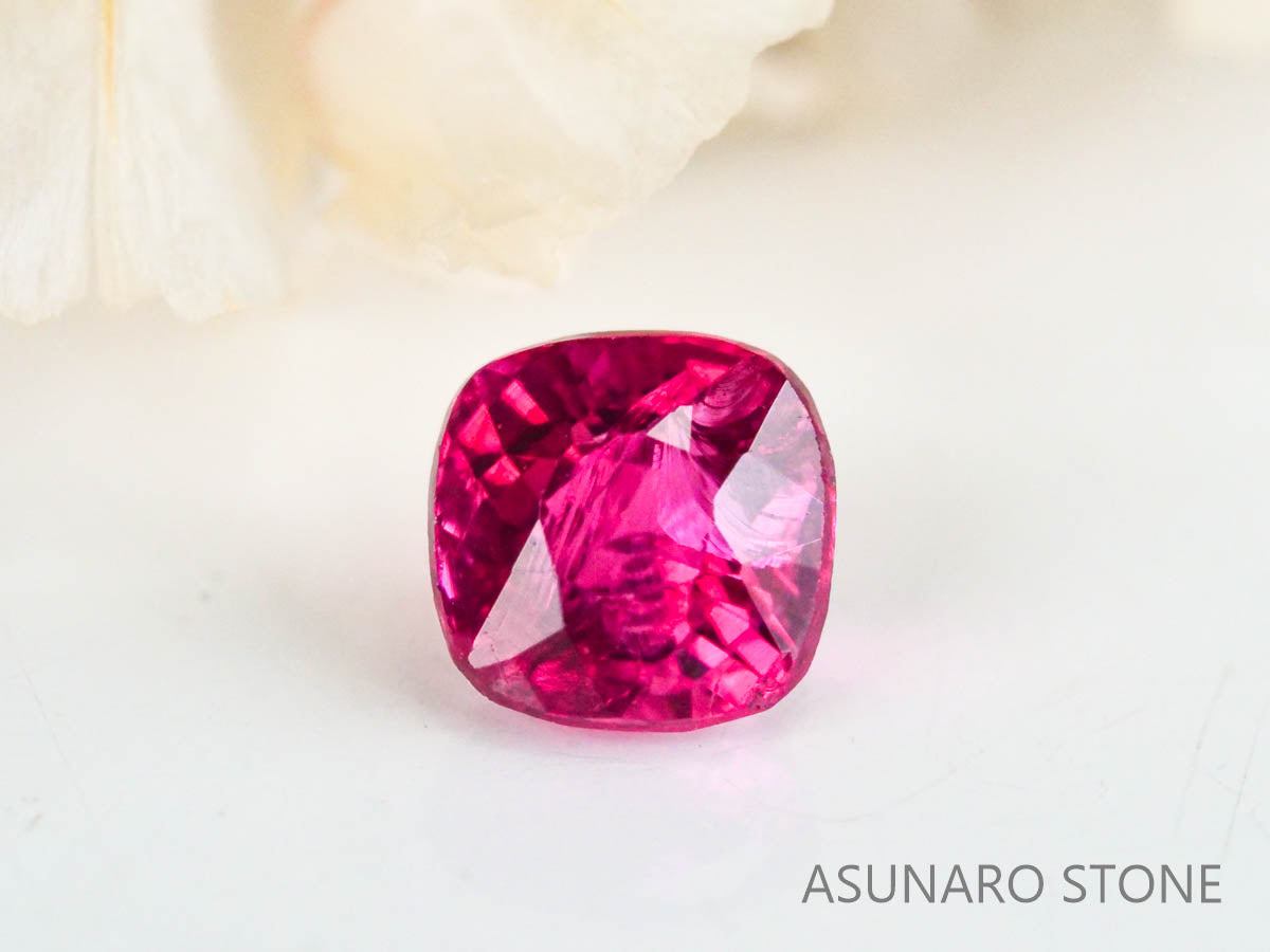 ホットピンクスピネル 　クッションカット　スリランカ産　0.25ct　【220926-1188】