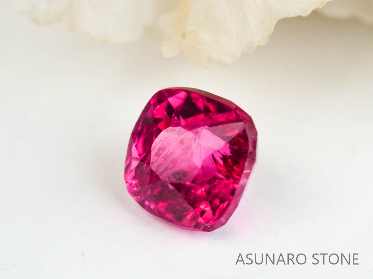 ホットピンクスピネル 　クッションカット　スリランカ産　0.25ct　【220926-1188】