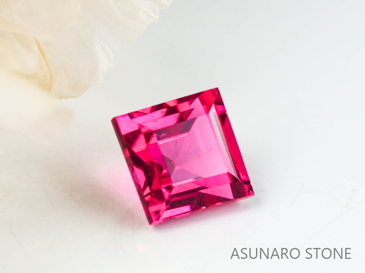 ホットピンクスピネル 　スクエアカット　スリランカ産　0.17ct　【220926-1190】