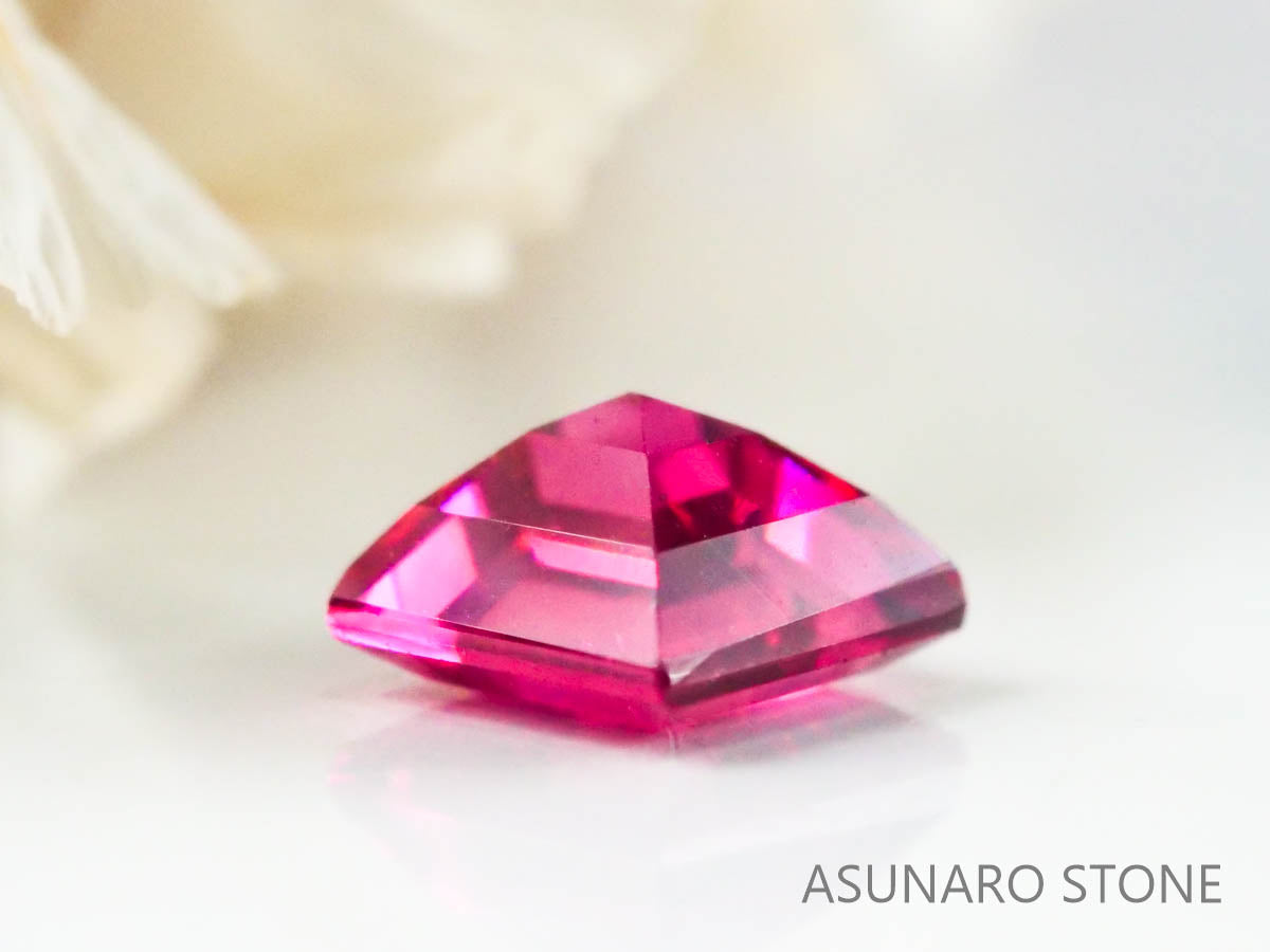 ホットピンクスピネル 　スクエアカット　スリランカ産　0.17ct　【220926-1190】