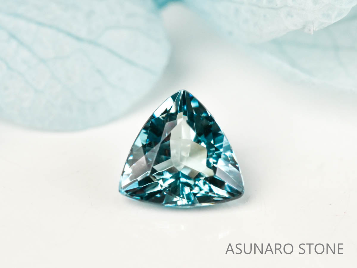 サンタマリアアクアマリン トリリアントカット ブラジル・タトゥー鉱山産　0.38ct【221021-1192】
