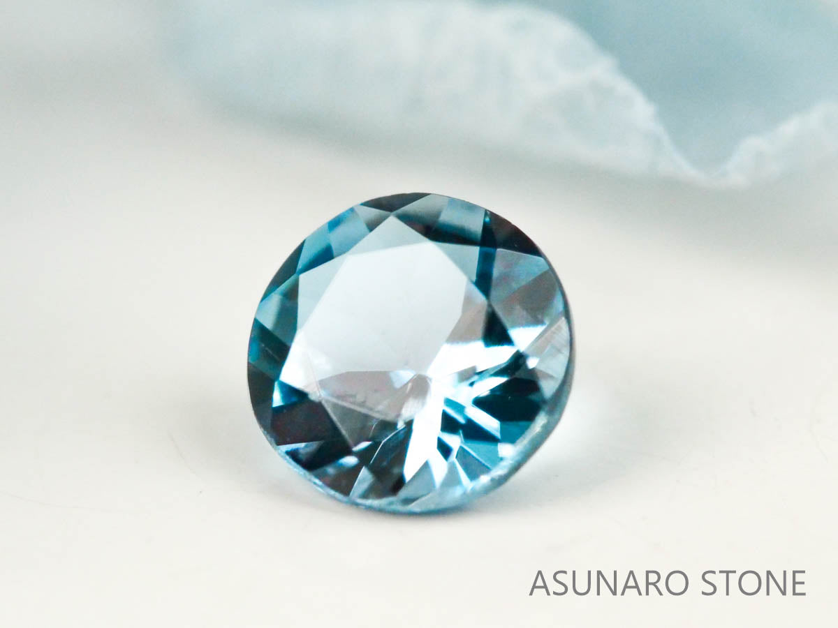 サンタマリアアクアマリン  ラウンドカット　ブラジル・タトゥー鉱山産　0.09ct【221021-1195】