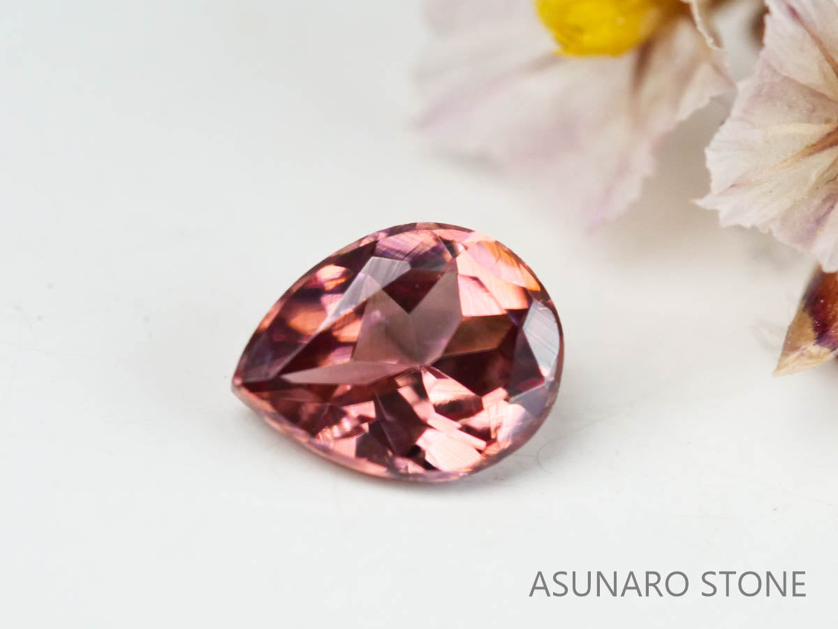 ピンクジルコン　ペアシェイプ　0.42ct　カンボジア産　【220615-1199】