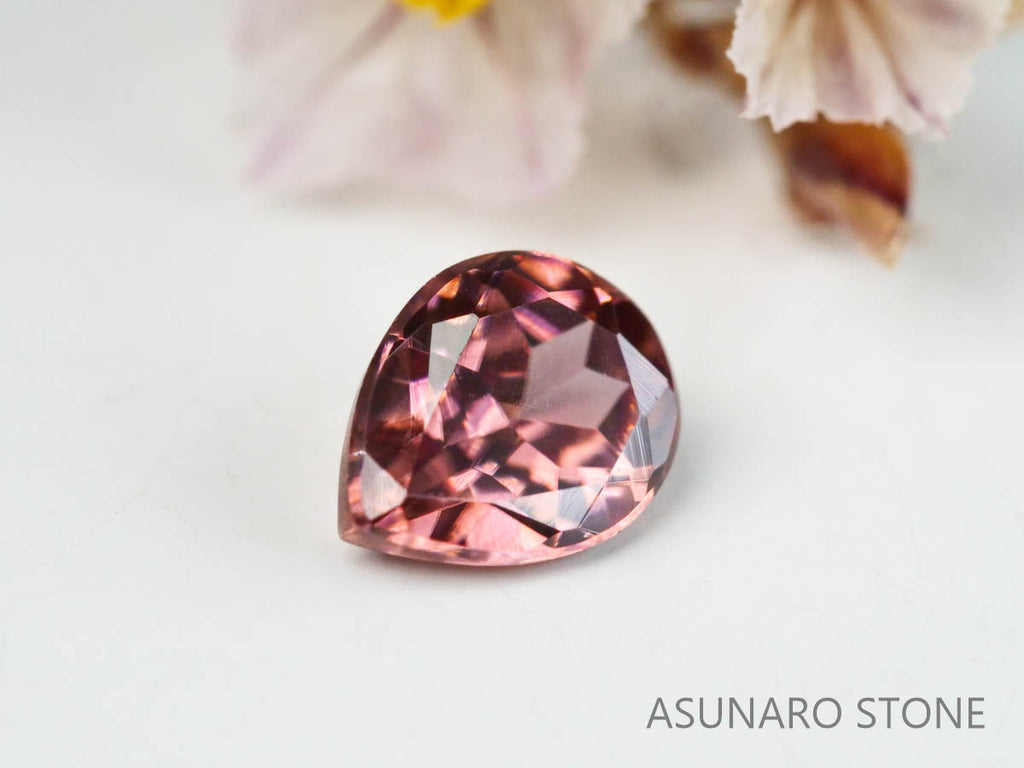 ピンクジルコン　ペアシェイプ　0.42ct　カンボジア産　【220615-1199】