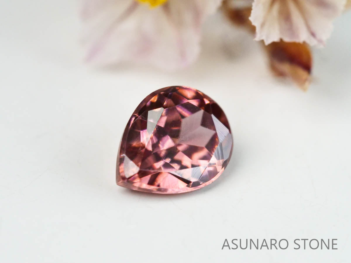 ピンクジルコン　ペアシェイプ　0.42ct　カンボジア産　【220615-1199】