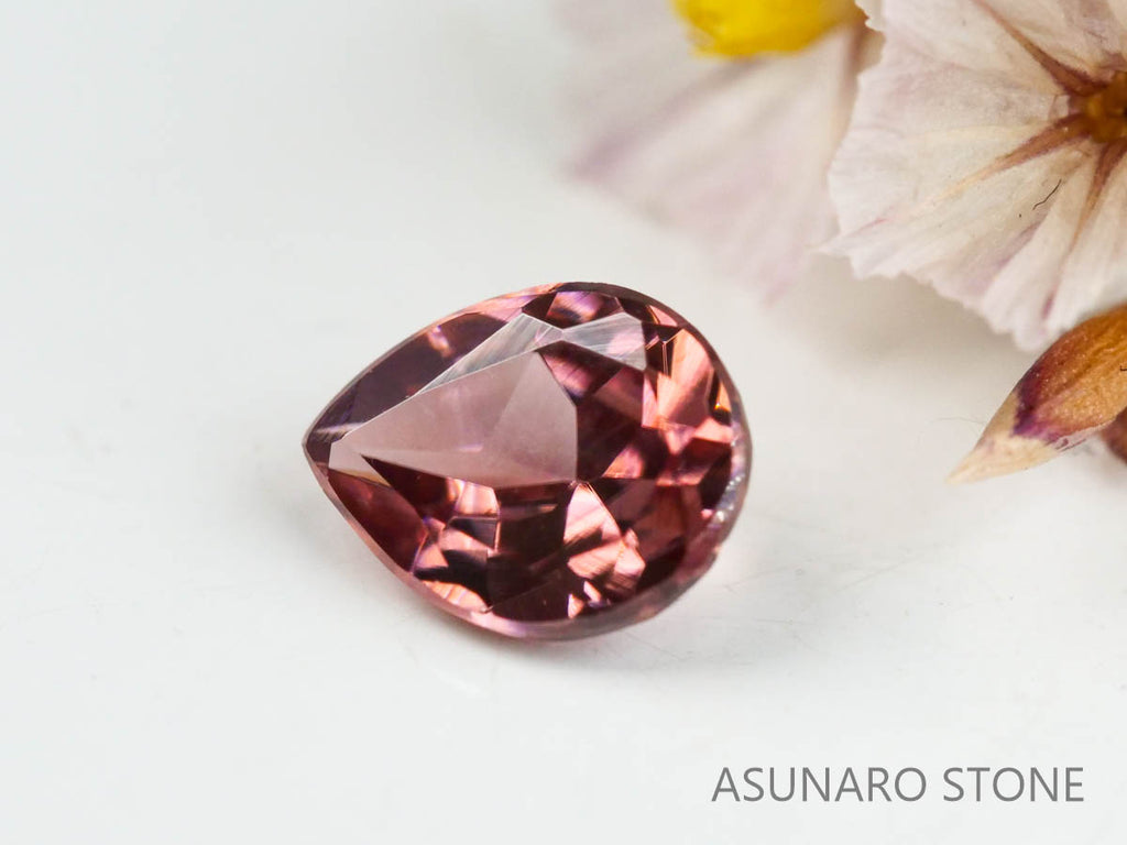 ピンクジルコン　ペアシェイプ　0.42ct　カンボジア産　【220615-1199】