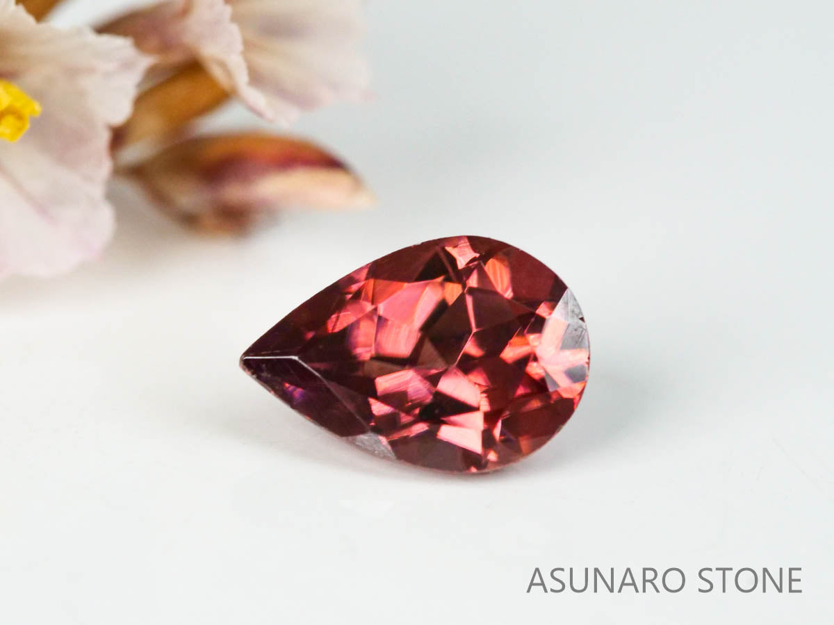 ピンクジルコン　ペアシェイプ　0.60ct　カンボジア産　【220615-1200】