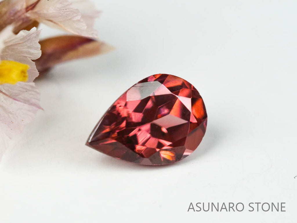 ピンクジルコン　ペアシェイプ　0.60ct　カンボジア産　【220615-1200】