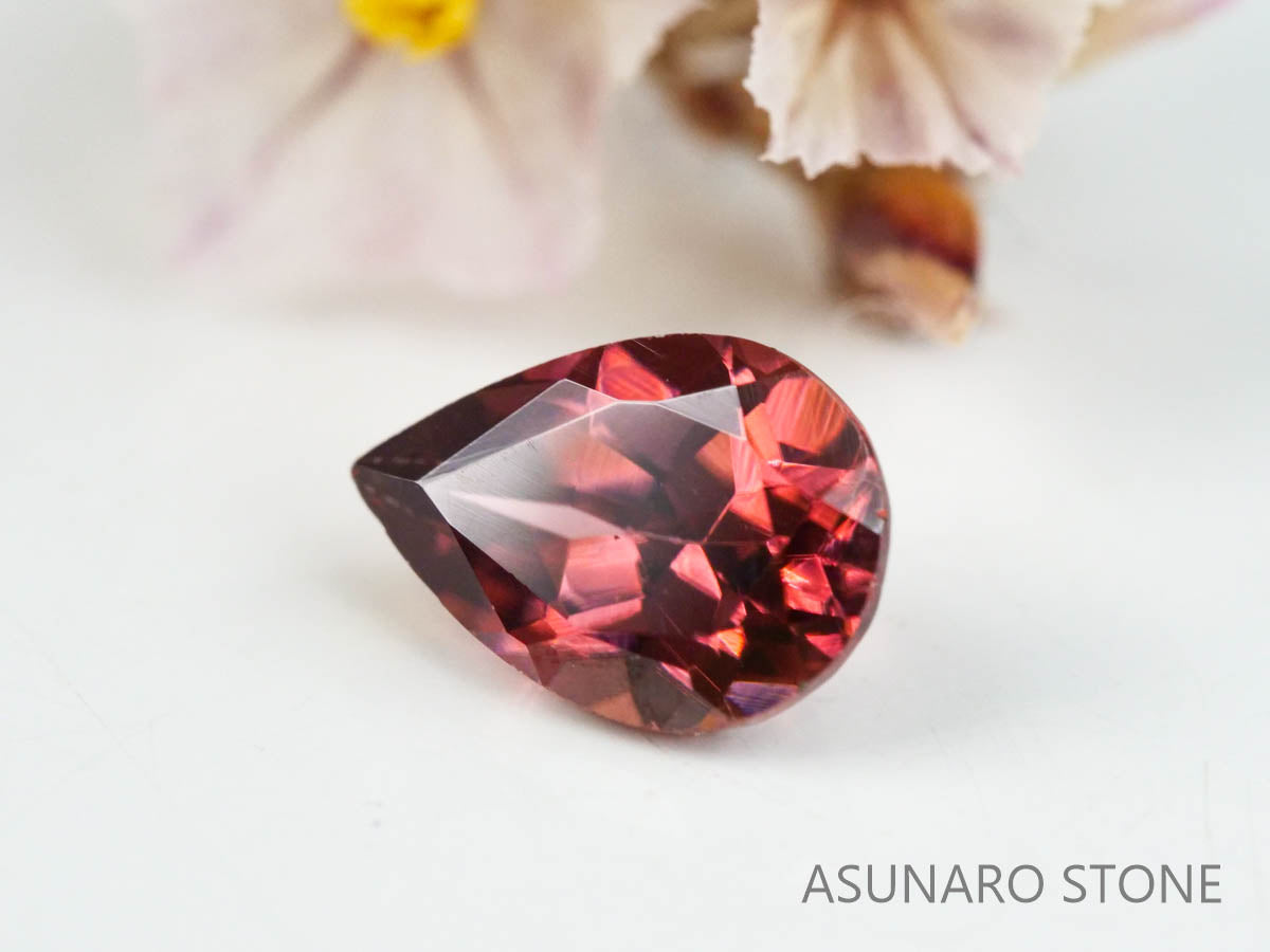 ピンクジルコン　ペアシェイプ　0.60ct　カンボジア産　【220615-1200】