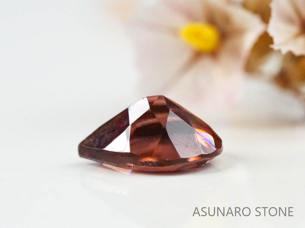 ピンクジルコン　ペアシェイプ　0.60ct　カンボジア産　【220615-1200】