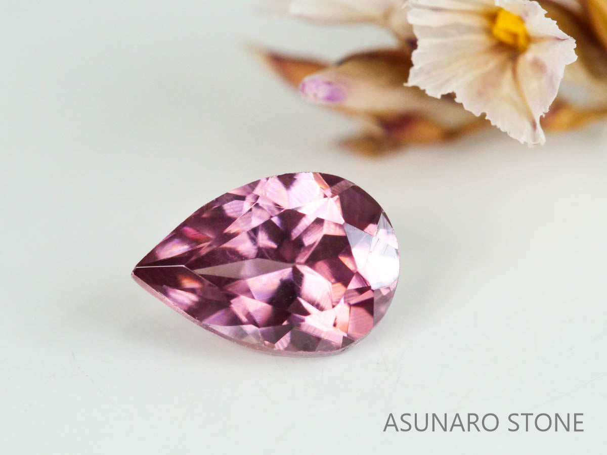 ピンクジルコン　ペアシェイプ　0.71ct　カンボジア産　【220615-1201】