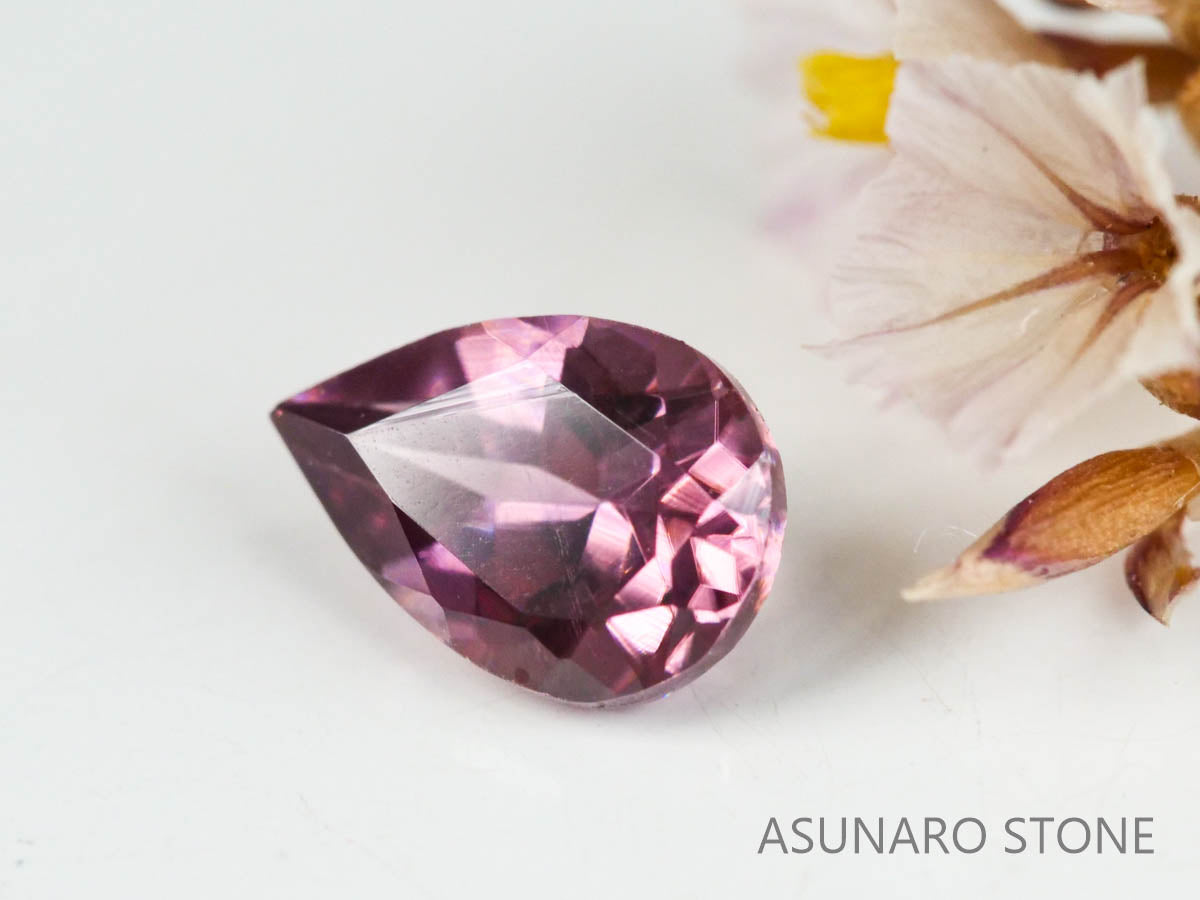 ピンクジルコン　ペアシェイプ　0.71ct　カンボジア産　【220615-1201】