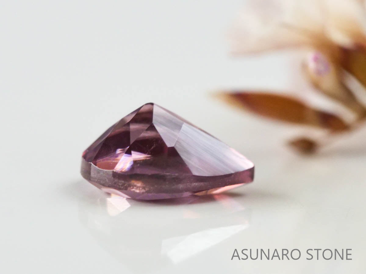 ピンクジルコン　ペアシェイプ　0.71ct　カンボジア産　【220615-1201】