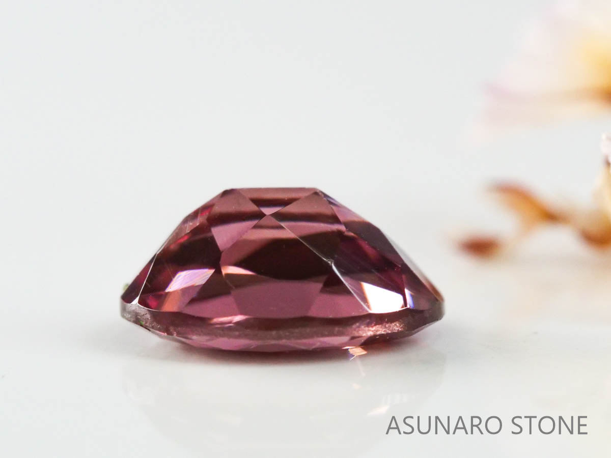 ピンクジルコン　オーバルカット　1.17ct　カンボジア産　【220615-1203】