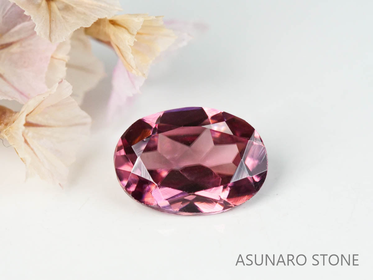 ピンクジルコン　オーバルカット　0.95ct　カンボジア産　【220615-1206】