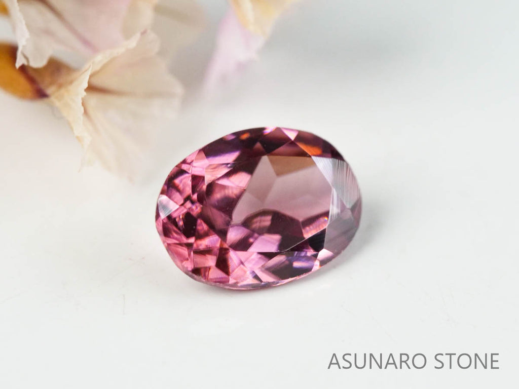 ピンクジルコン　オーバルカット　0.95ct　カンボジア産　【220615-1206】