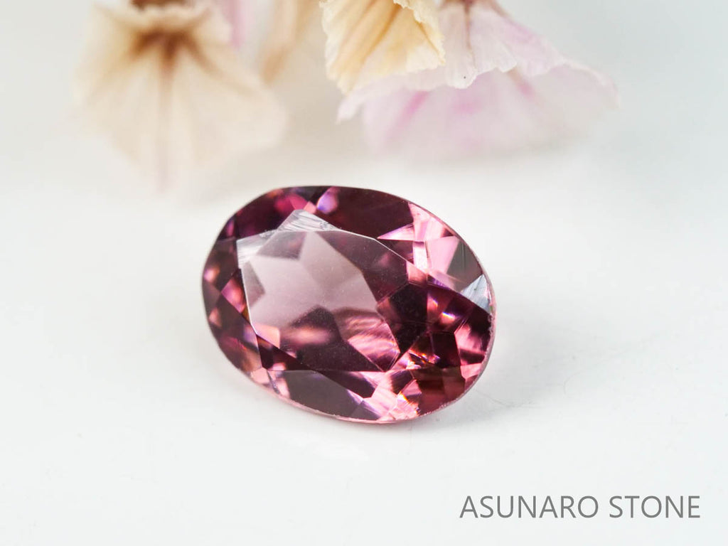 ピンクジルコン　オーバルカット　0.95ct　カンボジア産　【220615-1206】