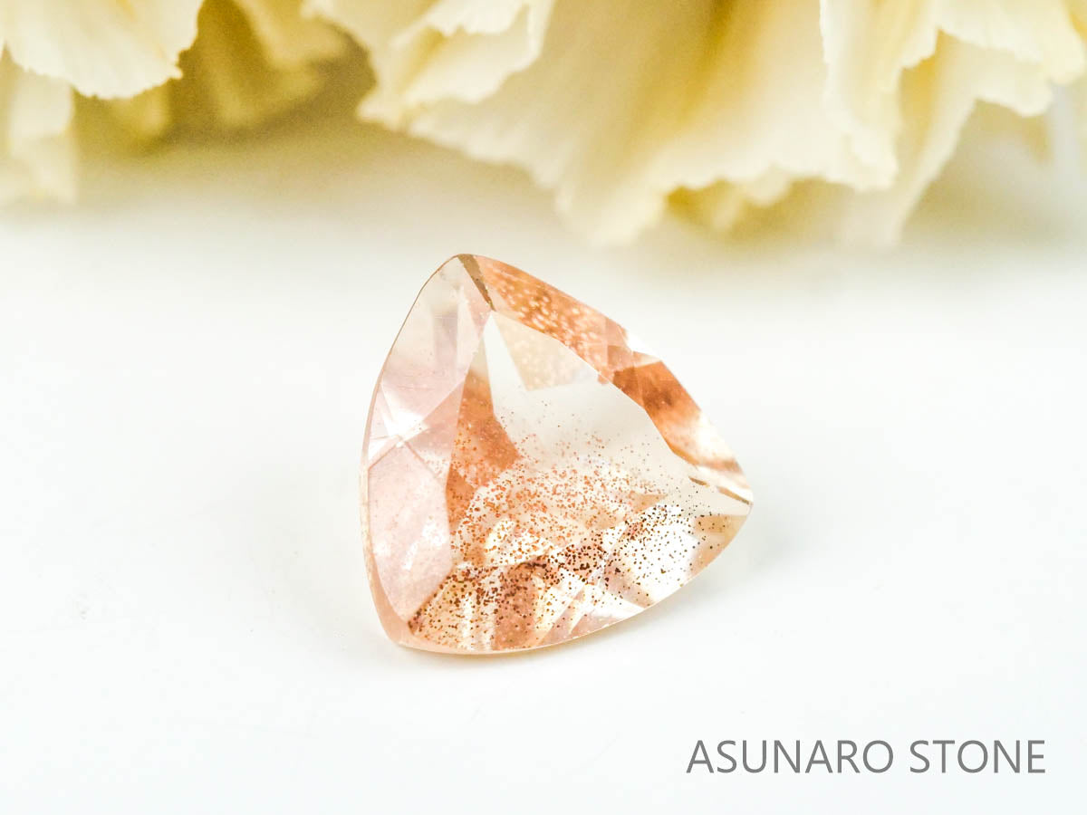 オレゴンサンストーン トリリアントカット アメリカ産 0.56ct【221130-1238】