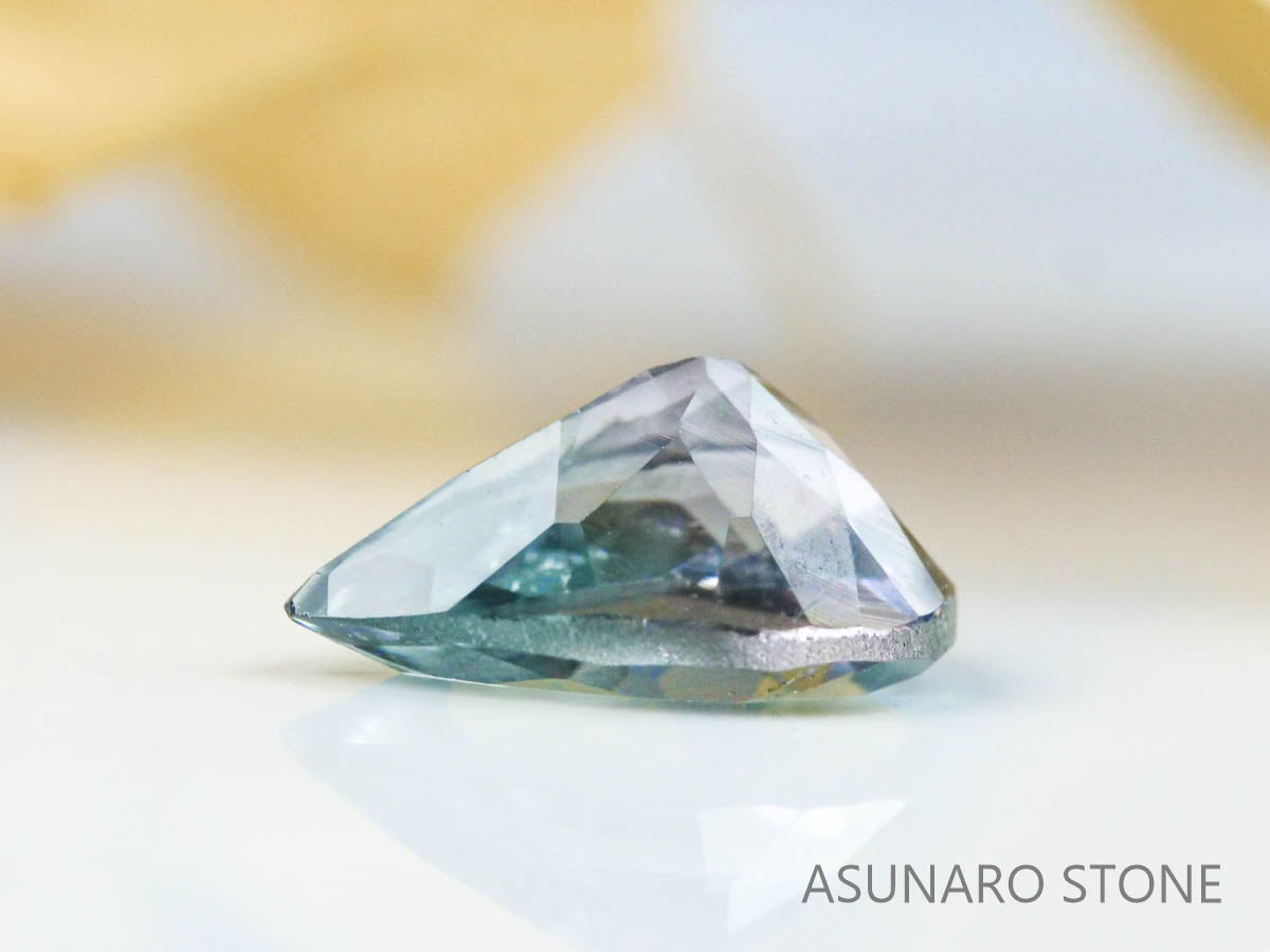 バイカラートルマリン　ペアシェイプ　ブラジル産　　0.75ct【221214-1247】