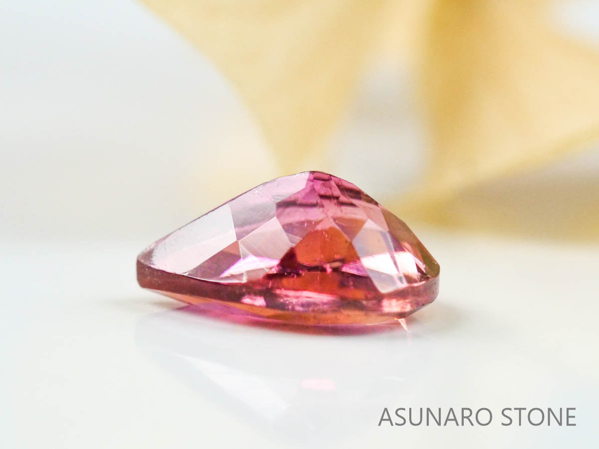 ピンクトルマリン　ペアシェイプ　ブラジル産　　0.68ct【221214-1248】
