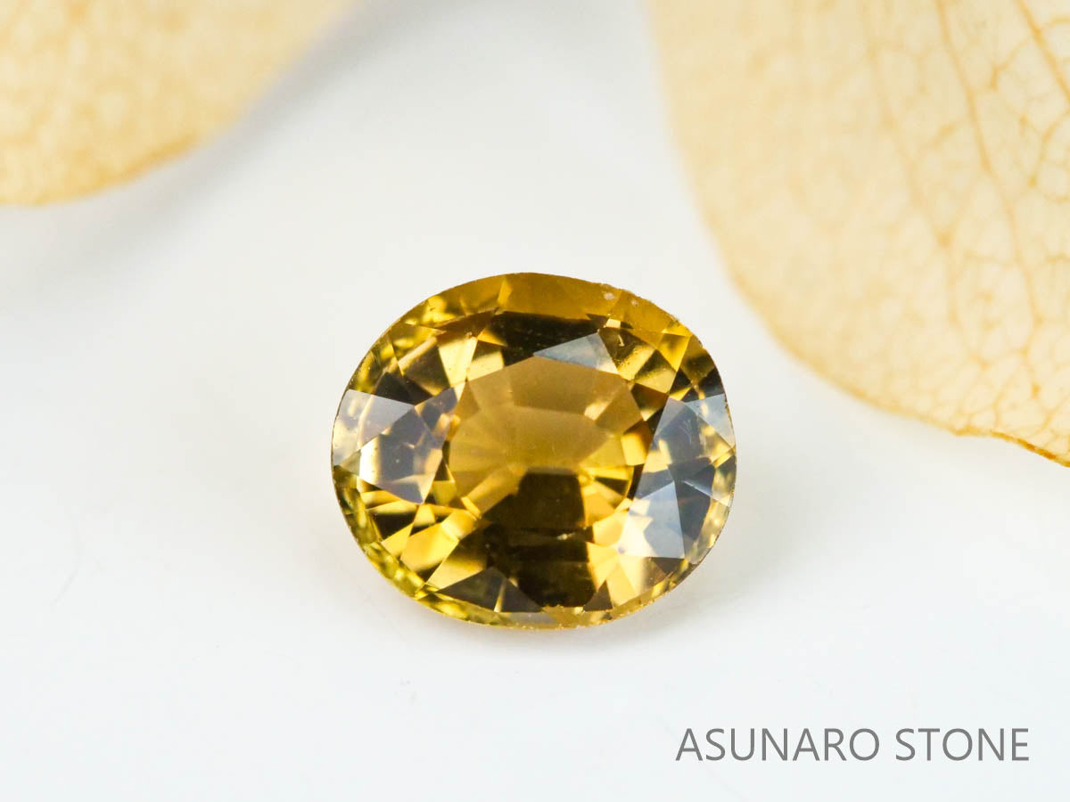 シャンパンカラートルマリン　オーバルカット　ブラジル産　　0.65ct【221214-1250】
