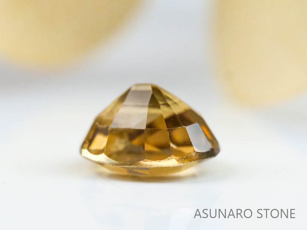 シャンパンカラートルマリン　オーバルカット　ブラジル産　　0.65ct【221214-1250】