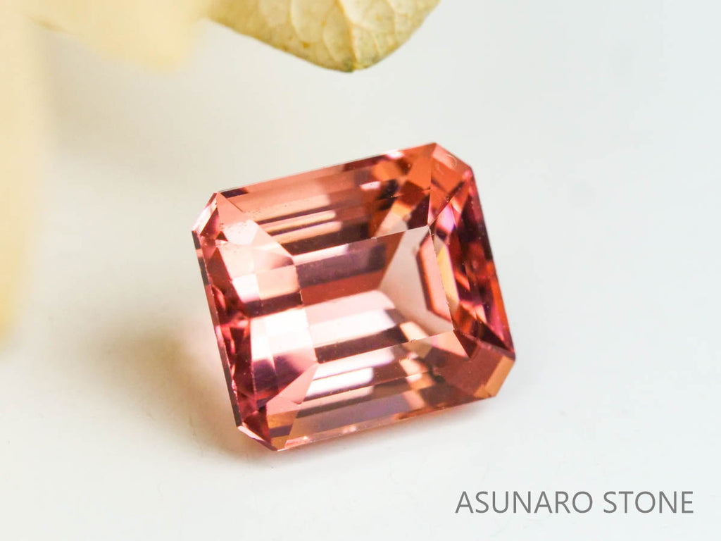 オレンジピンクトルマリン　エメラルドカット　ルワンダ産　　1.53ct【221214-1254】