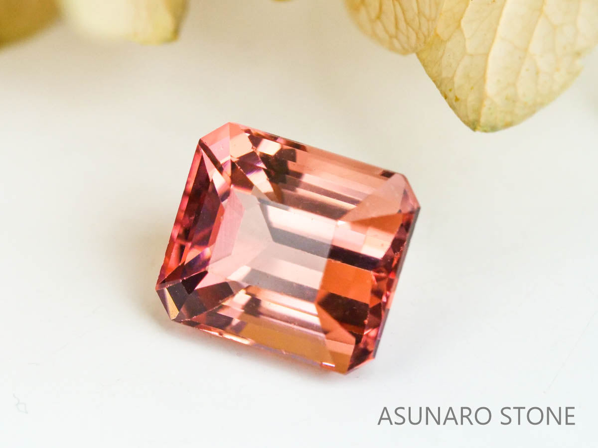 オレンジピンクトルマリン　エメラルドカット　ルワンダ産　　1.53ct【221214-1254】
