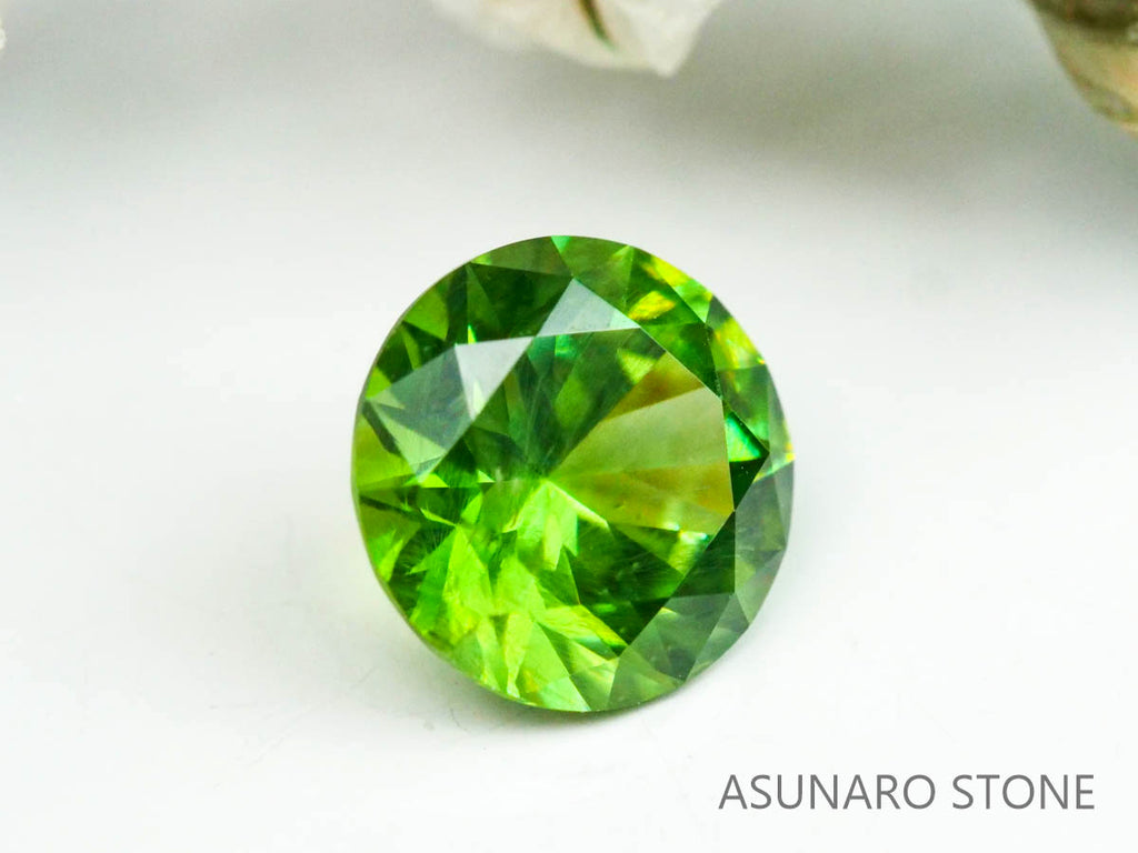 デマントイドガーネット ラウンドカット　ロシア産  0.56ct【221203-1264】