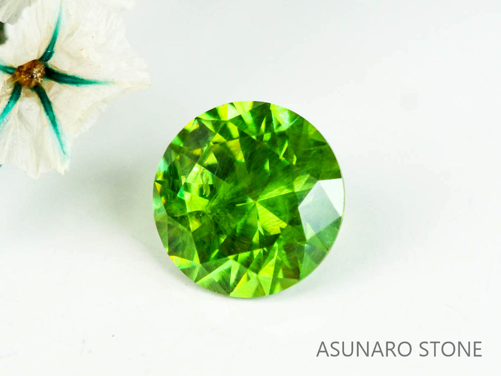 デマントイドガーネット ラウンドカット　ロシア産  0.56ct【221203-1264】