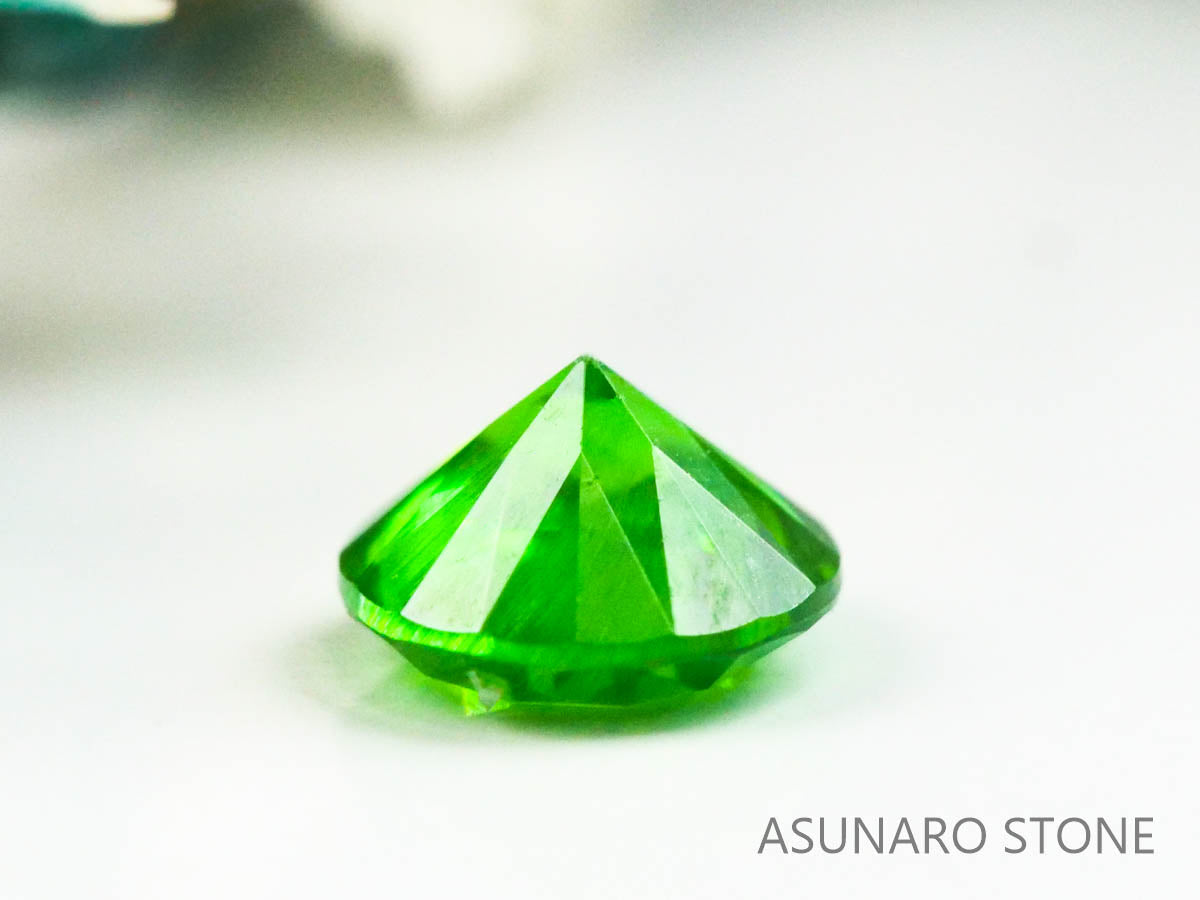 デマントイドガーネット ラウンドカット　ロシア産  0.21ct【221203-1265】