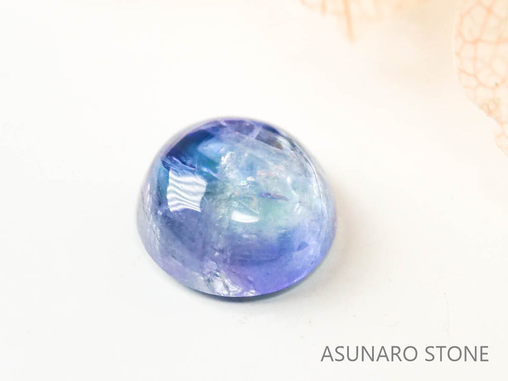 バイカラーゾイサイト（タンザナイト）  カボション　タンザニア産　　0.60ct【221130-1270】