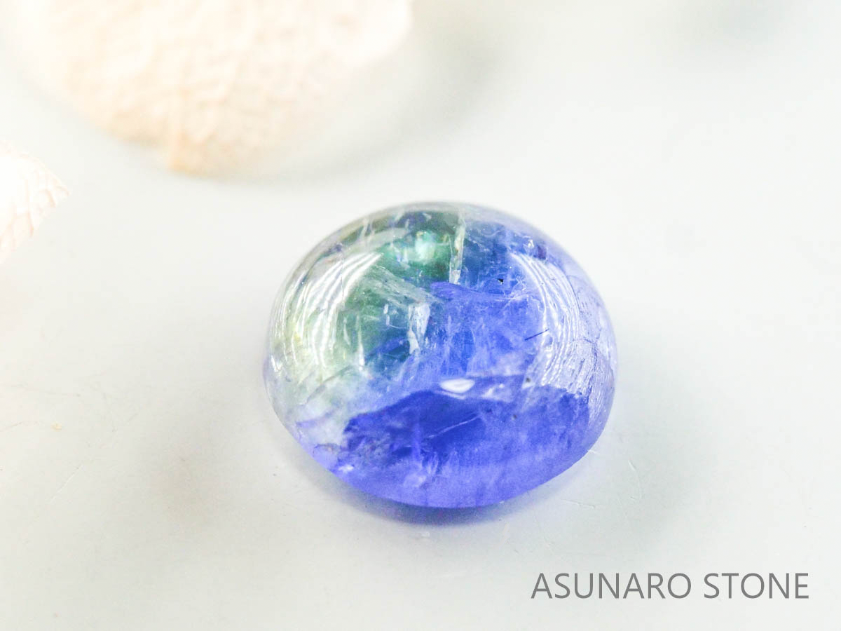 バイカラーゾイサイト（タンザナイト）  カボション　タンザニア産　　1.40ct【221130-1279】